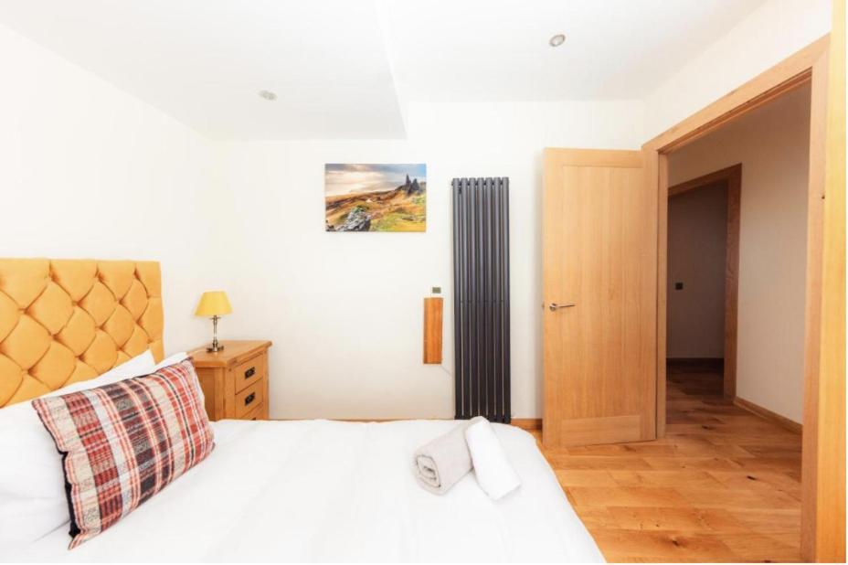 Luxury Cottage With Stunning Views Near Fairy Pools - School House 3 Carbost  Dış mekan fotoğraf