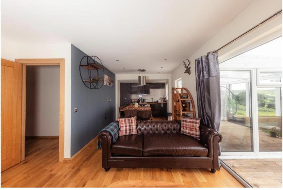 Luxury Cottage With Stunning Views Near Fairy Pools - School House 3 Carbost  Dış mekan fotoğraf