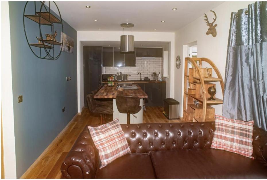 Luxury Cottage With Stunning Views Near Fairy Pools - School House 3 Carbost  Dış mekan fotoğraf